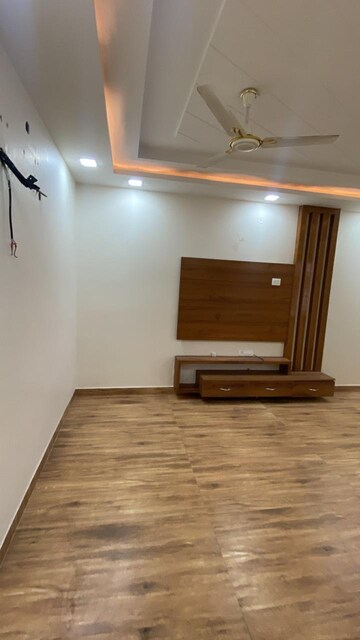 Room in 3 BHK Independent House at Sector 21d – for Rent