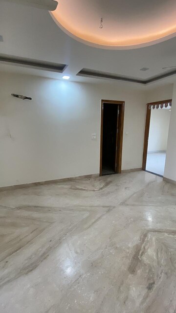 Room in 3 BHK Independent House at Sector 21d – for Rent
