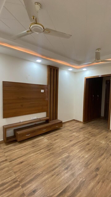 Room in 3 BHK Independent House at Sector 21d – for Rent