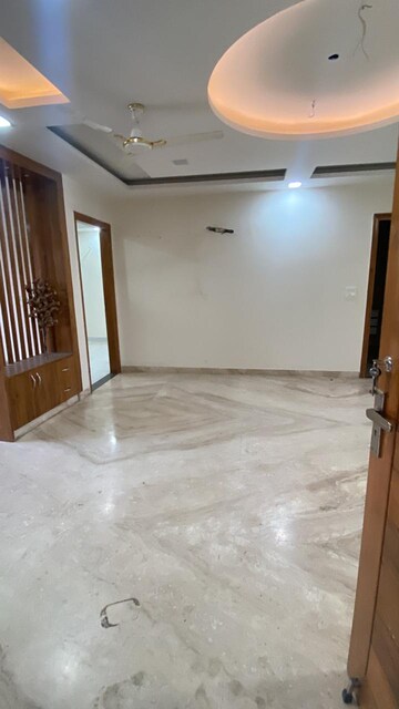 Room in 3 BHK Independent House at Sector 21d – for Rent