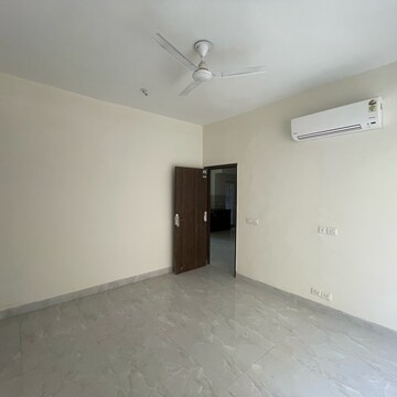 Room in 3 BHK Builder Floor at BPTP Amstoria, Sector 102 – for Rent