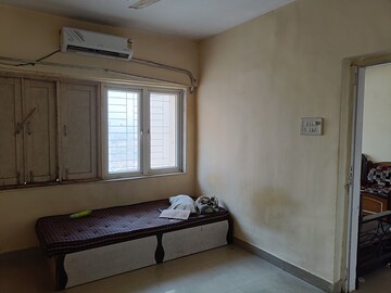 Room in 3 BHK Apartment at Royal Palms Ruby Isle Apartment, Goregaon East – for Rent