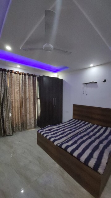 Bedroom in 4 BHK Builder Floor at Sector 45 – for Rent
