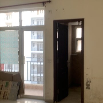 Room in 3 BHK Apartment at Omaxe R2, Sarsawan – for Sale