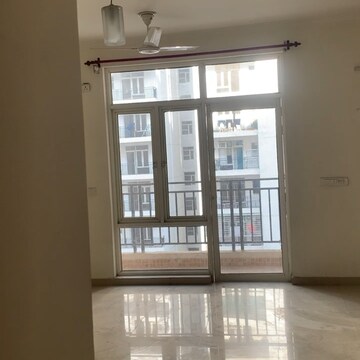 Room in 3 BHK Apartment at Omaxe R2, Sarsawan – for Sale