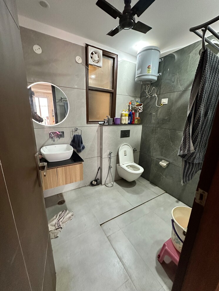 Bathroom, sector 23 3 Bedroom 2344 Sq.Ft. Builder Floor In Sector 23 Gurgaon 8176503