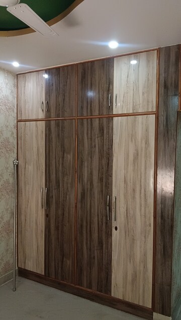 Furnished Amenities in 3 BHK Apartment at Greenwood Apartment, Gomti Nagar – for Rent