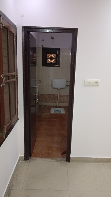 Furnished Amenities in 3 BHK Apartment at Greenwood Apartment, Gomti Nagar – for Rent