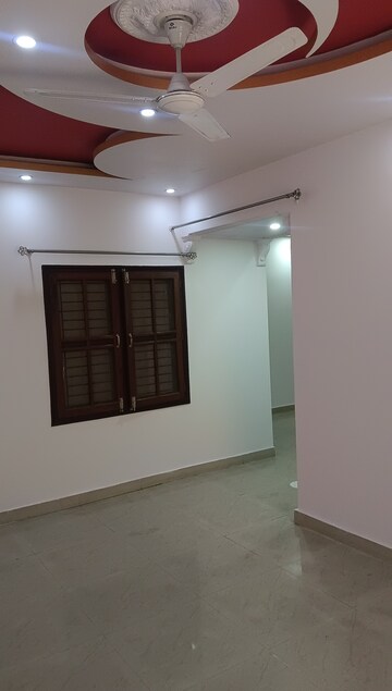 Room in 3 BHK Apartment at Greenwood Apartment, Gomti Nagar – for Rent
