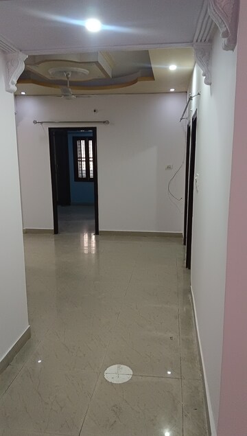 Room in 3 BHK Apartment at Greenwood Apartment, Gomti Nagar – for Rent