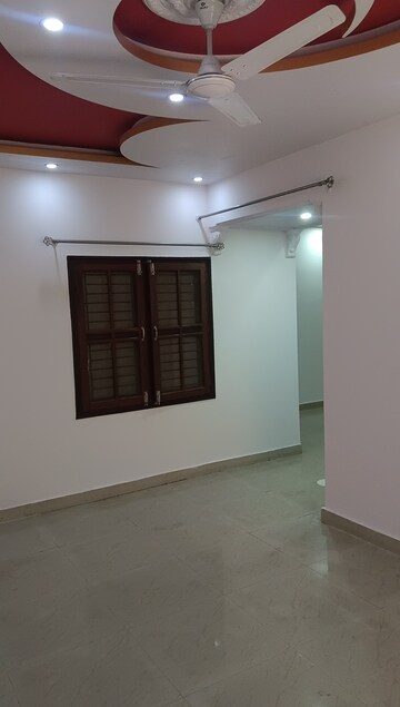Room in 3 BHK Apartment at Greenwood Apartment, Gomti Nagar – for Rent