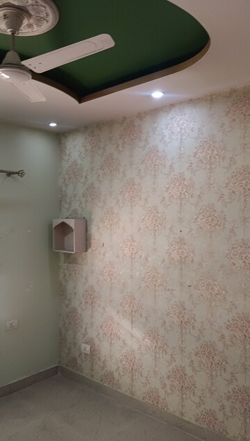 Room in 3 BHK Apartment at Greenwood Apartment, Gomti Nagar – for Rent