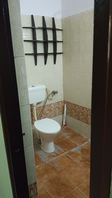 Bathroom in 3 BHK Apartment at Greenwood Apartment, Gomti Nagar – for Rent