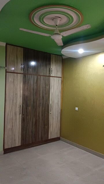 Room in 3 BHK Apartment at Greenwood Apartment, Gomti Nagar – for Rent