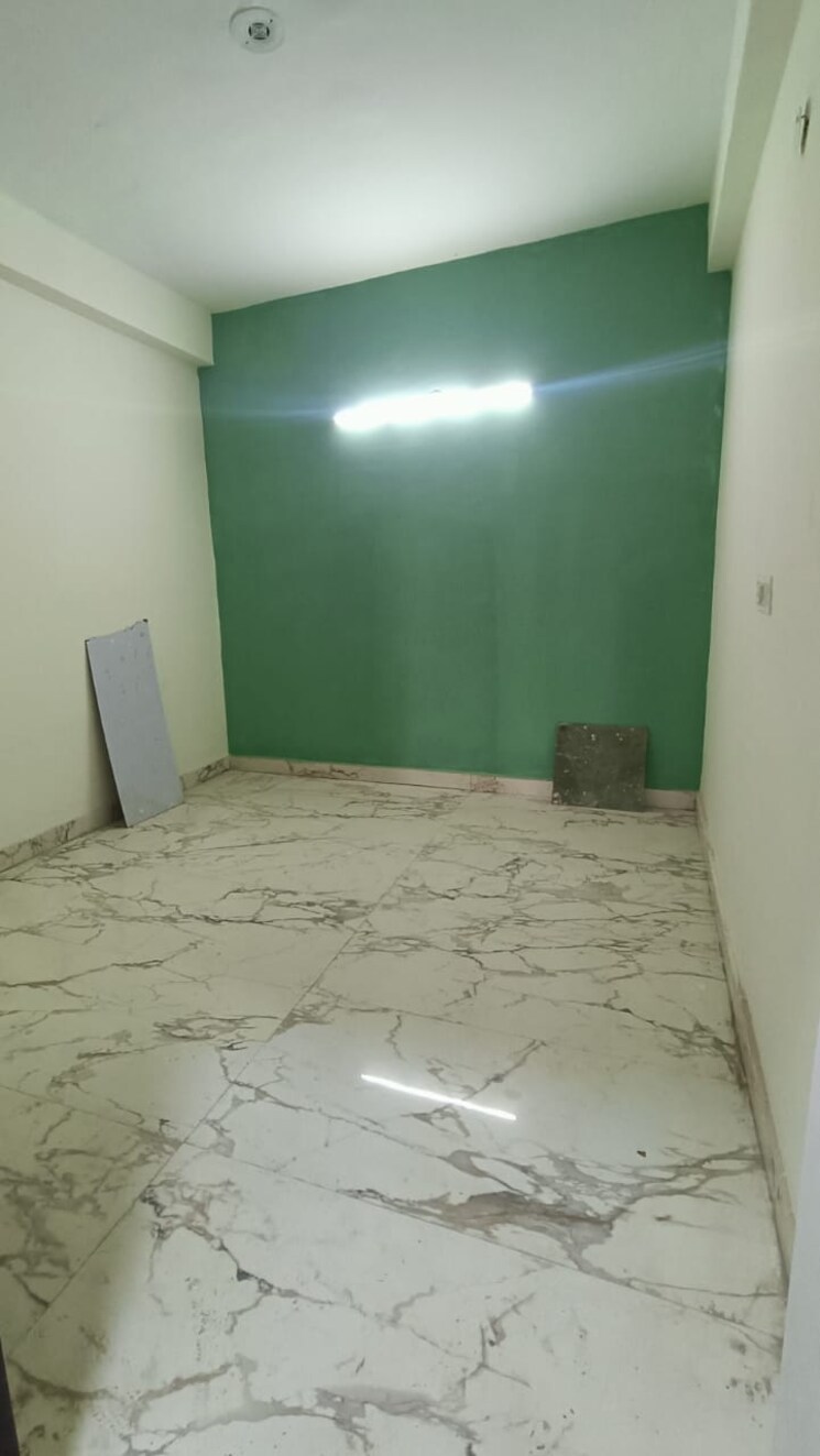 Room, sector 73 3 Bedroom 1350 Sq.Ft. Builder Floor In Sector 73 Noida 8176590