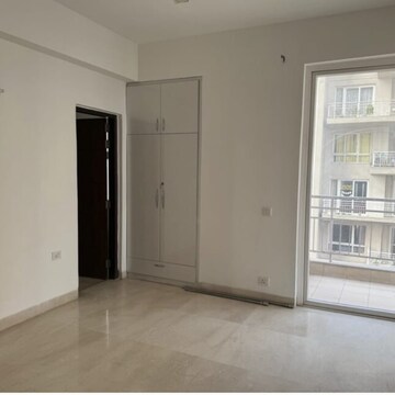 Room in 3 BHK Apartment at Puri Diplomatic Greens Phase I, Sector 111 – for Rent