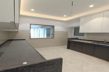 Room in 4 BHK Apartment at Avighna One Avighna Park, Lower Parel – for Rent
