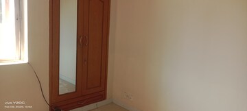 Room in 3 BHK Apartment at Ansal Sushant Estate, Sector 52 – for Rent