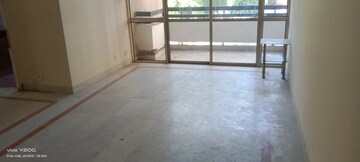 Room in 3 BHK Apartment at Ansal Sushant Estate, Sector 52 – for Rent