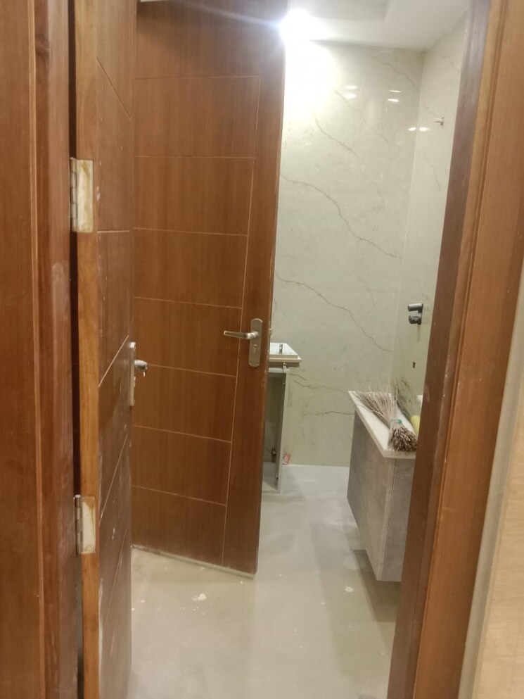 Bathroom, sector 49 3 Bedroom 1500 Sq.Ft. Builder Floor In Sector 49 Faridabad 8176825