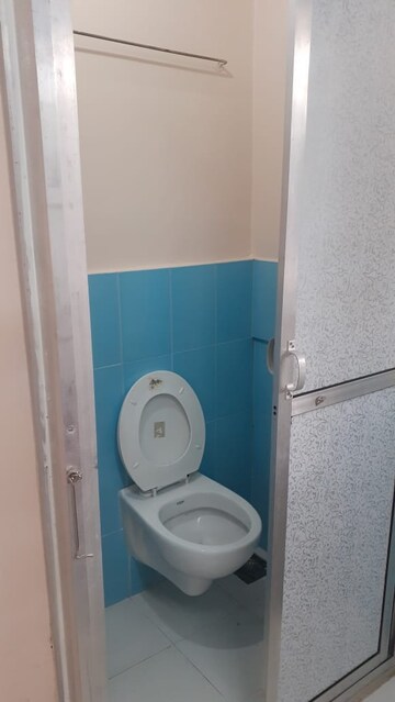 Bathroom in 1 BHK Apartment at Vile Parle East – for Rent