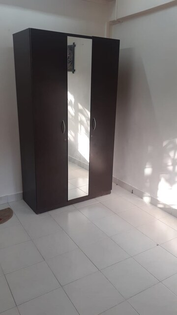 Room in 1 BHK Apartment at Vile Parle East – for Rent