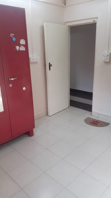 Room in 1 BHK Apartment at Vile Parle East – for Rent