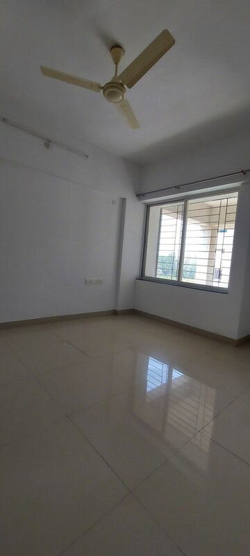 Room in 2 BHK Apartment at Majestique Landmark Miami, Dhayari – for Rent