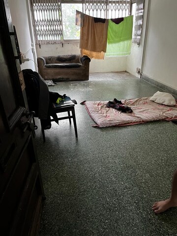 Bedroom in 1 BHK Apartment at Mahim West – for Rent