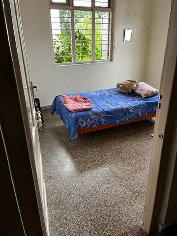 Bedroom in 1 BHK Apartment at Mahim West – for Rent
