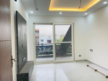Room in 2 BHK Apartment at Mira Road East – for Sale