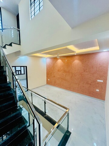 Furnished Amenities in 3 BHK Villa at Narayan Vihar – for Sale