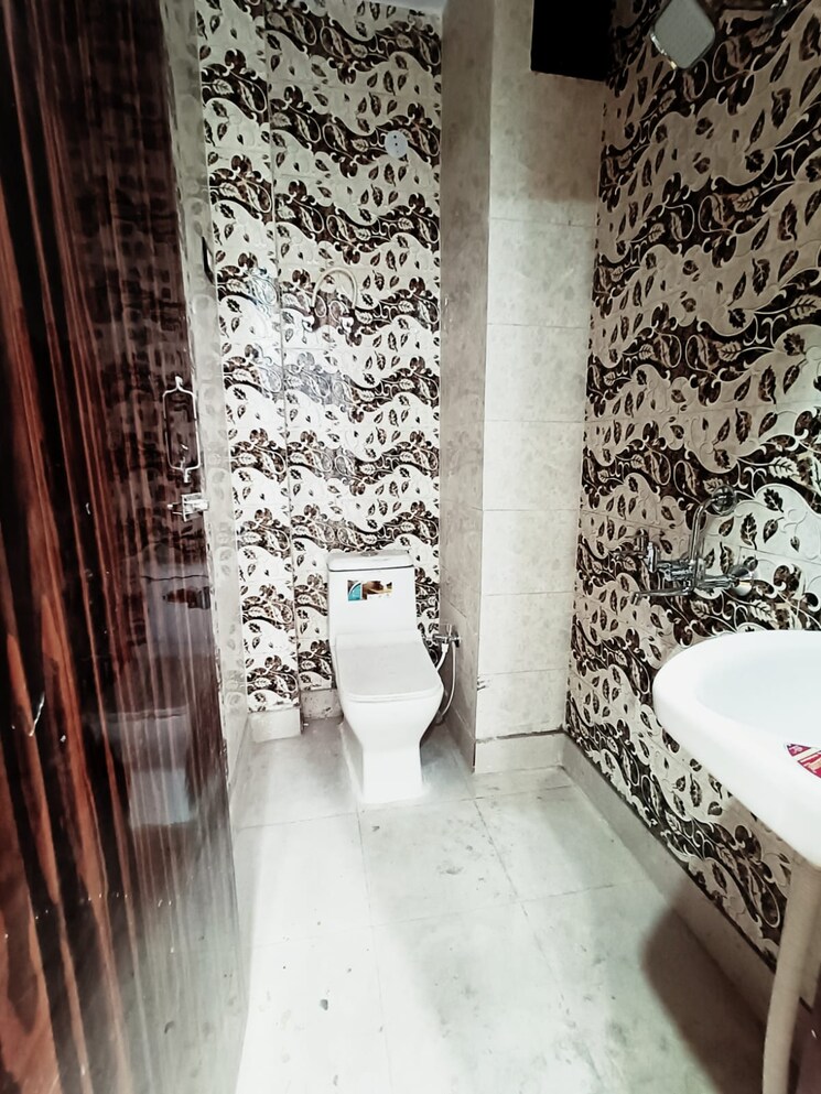 Bathroom, nawada 1 Bedroom 500 Sq.Ft. Builder Floor In Nawada Delhi 8177024