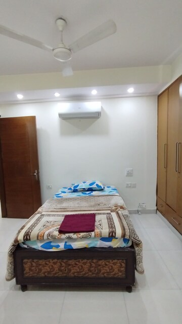 Room in 3 BHK Builder Floor at Greater Kailash ii – for Rent