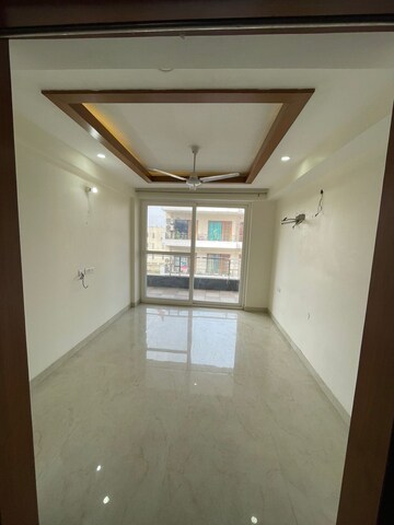 Room in 4 BHK Builder Floor at Sector 55 – for Rent