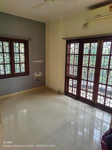 Room in 4 BHK Apartment at Bapu Nagar – for Sale