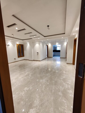 Room in 2 BHK Apartment at Unitech Uniworld Gardens 2, Sector 47 – for Rent