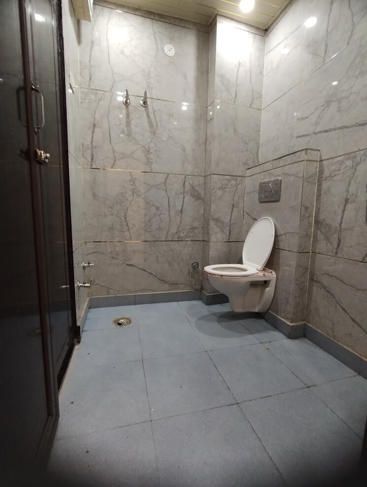 Bathroom, uttam nagar 3 Bedroom 700 Sq.Ft. Builder Floor In Uttam Nagar Delhi 8177137