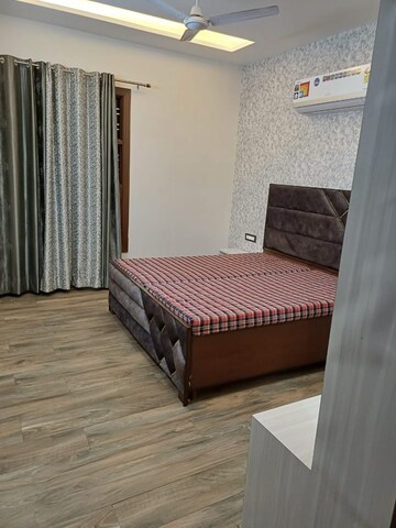 Bedroom in 2 BHK Builder Floor at Vip Road – for Rent