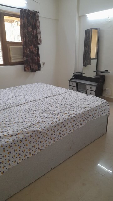 Bedroom in 4 BHK Apartment at Andheri West – for Sale