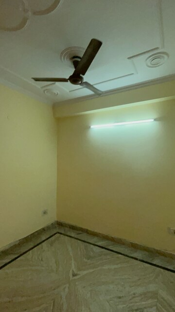 Room in 3 BHK Builder Floor at Sector 43 – for Rent