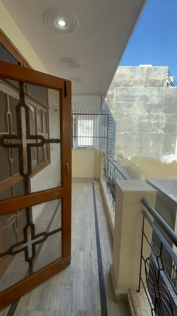 Balcony in 3 BHK Builder Floor at Sector 43 – for Rent