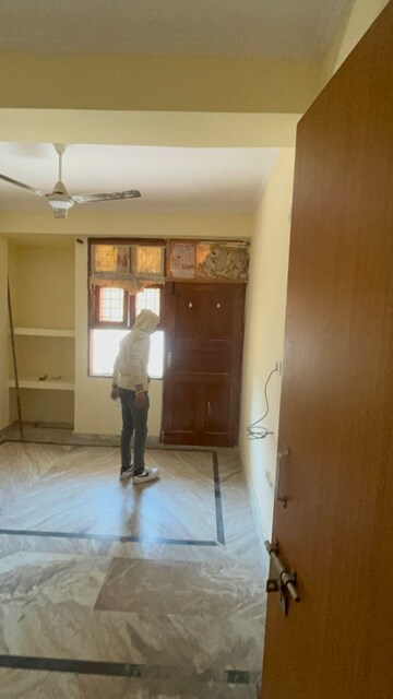 Bathroom in 3 BHK Builder Floor at Sector 43 – for Rent