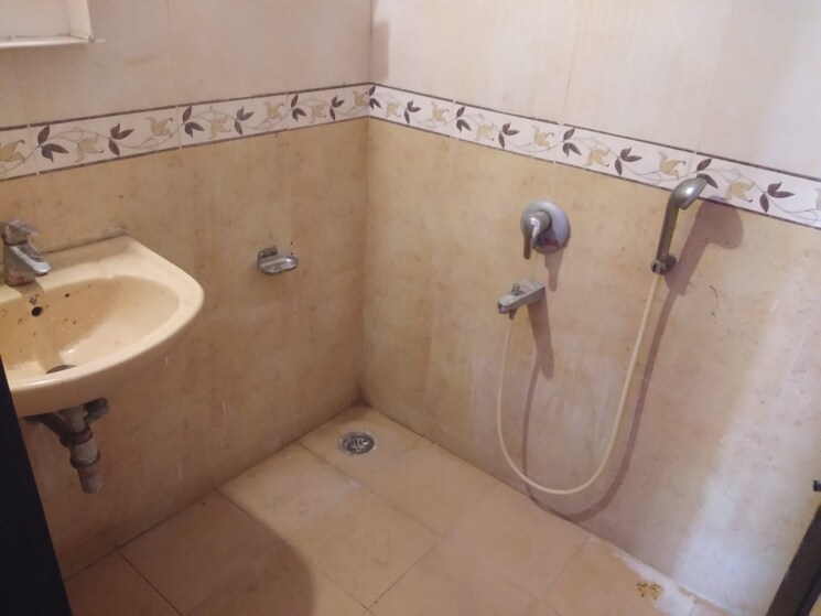 Bathroom, andheri west 3 Bedroom 1200 Sq.Ft. Apartment In Andheri West Mumbai 8177248