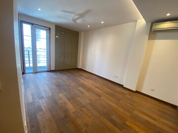 Room in 6+ BHK Independent House at Panchsheel Park – for Rent