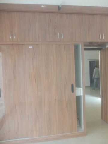 Furnished Amenities in 3 BHK Apartment at Sector 16c Greater Noida – for Rent