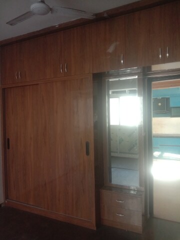 Room in 3 BHK Apartment at Sector 16c Greater Noida – for Rent