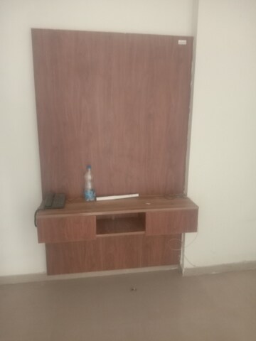Furnished Amenities in 3 BHK Apartment at Sector 16c Greater Noida – for Rent