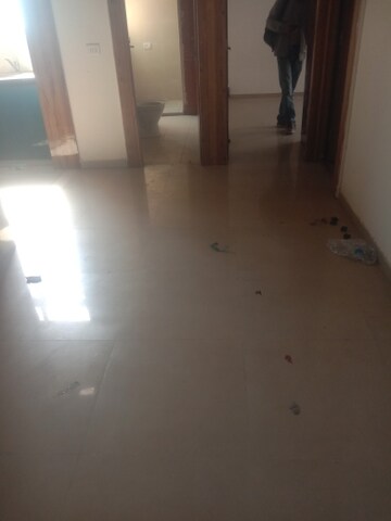 Room in 3 BHK Apartment at Sector 16c Greater Noida – for Rent
