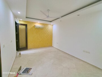 Room in 4 BHK Builder Floor at Green Park – for Rent